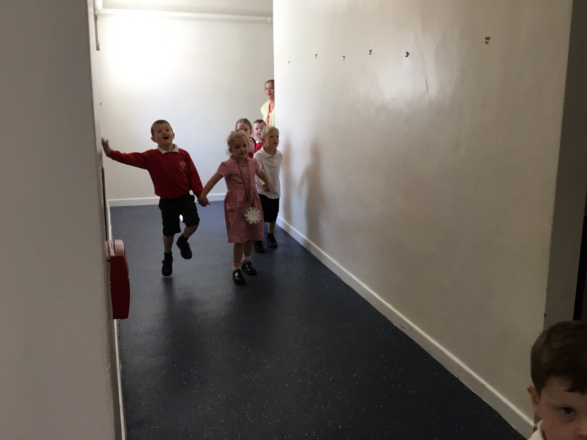 HasReception's tweet photo. @HasReception are going on a cake hunt! 🎂 🐻
#EarlyMaps
#EYFS https://t.co/PALUJlWztZ