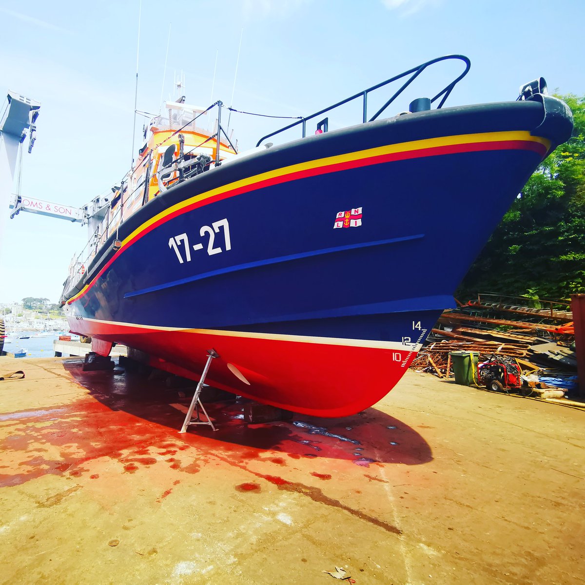 Haul out for relief lifeboat 17-27
Rough enough rounding the Lizard 🌊