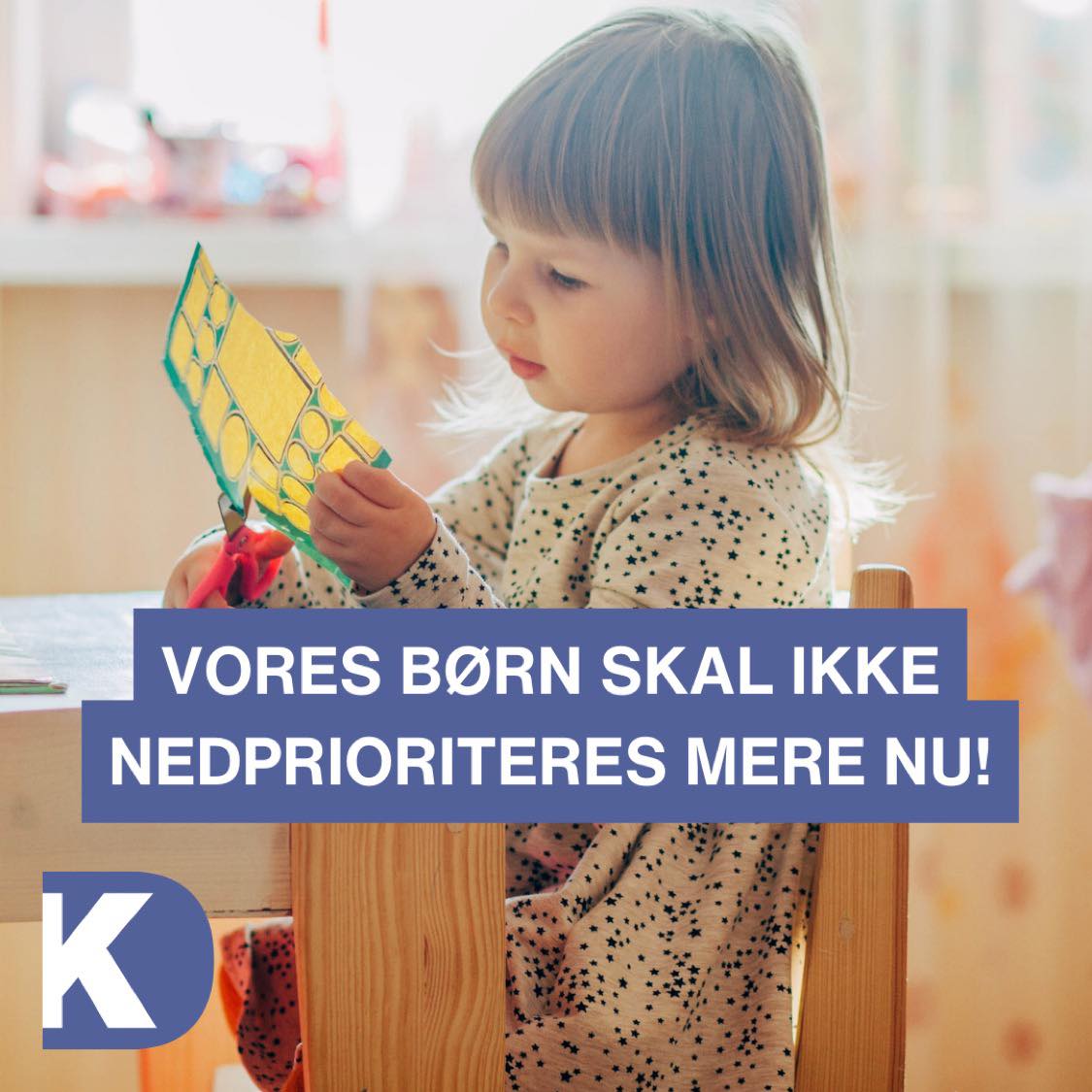 KD_politik's tweet photo. Opfordring til SMV-Regeringen: 
Afskaf serviceloftet eller tag et politisk ansvar for landets børn! 

Kommunernes økonomi har alt for længe været udhulet. Det er et problem, fordi kommunerne ikke kan løfte et væsentligt område som fx. den direkte velfærd, herunder på dagstilbudområdet, som er i kraftigt kvalitetsmæssigt forfald!  

En ny rapport om kvaliteten i dagstilbud, afslører strukturelle problemer på området. Børne- og undervisningsministeren, Mattias Tesfaye, har droppet en aftale om minimumsnormeringer og fralægger sig ansvaret. Han sender advarsler til kommunerne, men giver ikke de nødvendige midler til at forbedre situationen. 

Mistrivsel blandt børn og unge stiger, men regeringen viser ingen vilje til at handle. Dette er uacceptabelt!
#dkpol #normeringer #velfærd