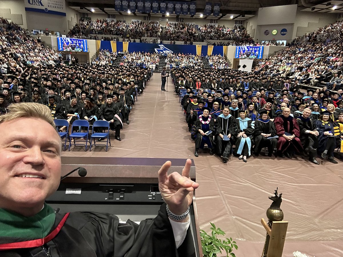 Brad Bohn's first embrace with the UNK family was with the players and coaches of @UNK_Football. He was excited to come back for a 'family reunion' and speak at spring commencement. 

STORY: unknews.unk.edu/2023/06/07/bra…

#BeBlueGoldBold #family #football 

@UnkCoe @UNK_Athletics