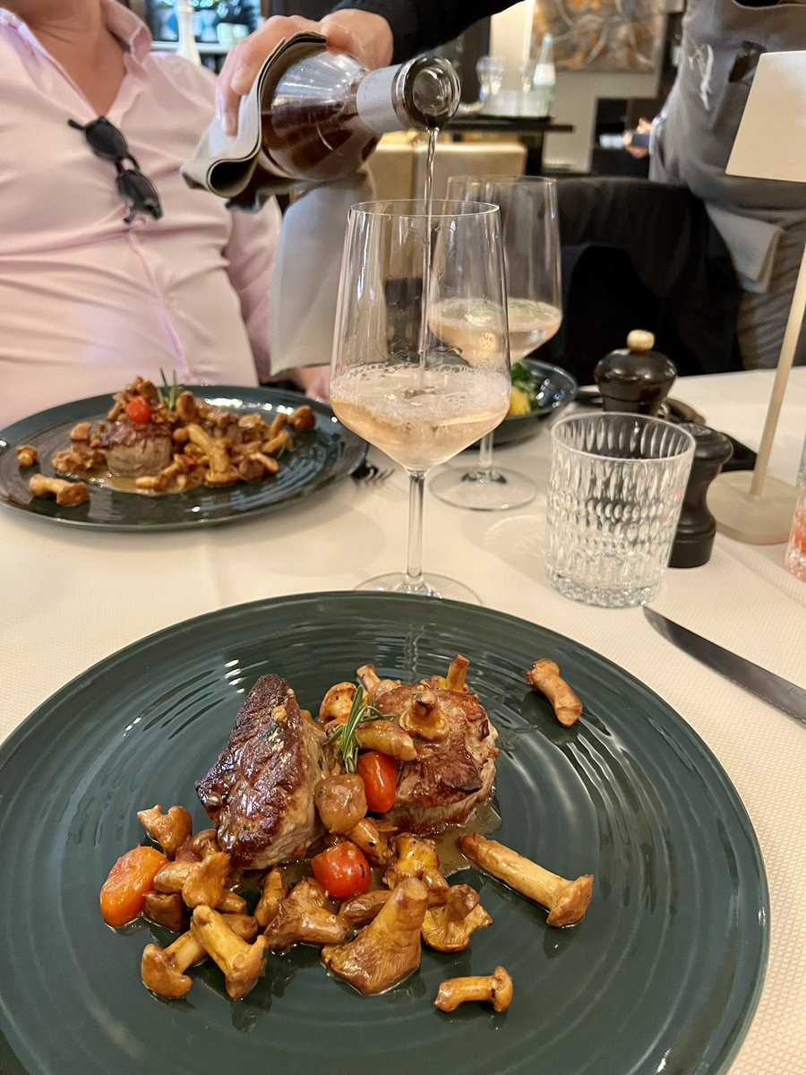 johndory1914's tweet photo. They moved us inside because a hailstorm broke loose.
#summeringermany https://t.co/ymHTCA3Frt