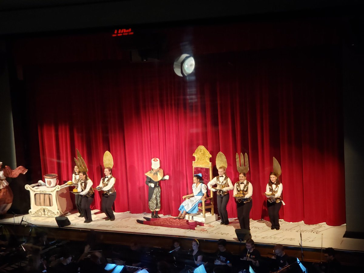 MariamyDaoud's tweet photo. Yasmine and Rand  from @ancastermeadow attended Disney's beauty and the beast @Glendale_HWDSB it was a great and very entertaining show, great music play and fabulous performance. Thanks @Glendale_HWDSB @HWDSB https://t.co/VA7PnMr6He