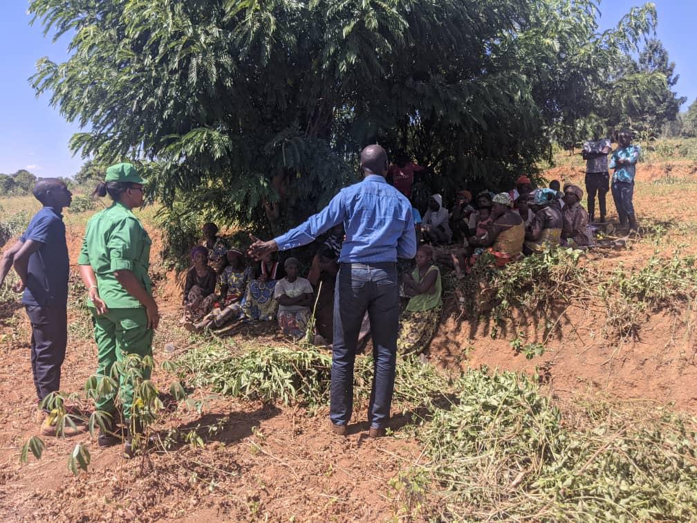 None 08.06.2023 <a href="/GashoraBugesera/">Umurenge wa Gashora - Akarere ka Bugesera</a> hamwe n’abaturage twatashye ibikorwa byakozwe k’umuhigo No. 20 wo kurwanya isuri hakorwa amaterasi yikora mu mwaka w’ingengo y’imari 2022-2023 kandi bimeze neza, ni mu rwego rwo gushishikariza abaturage kugira amakuru ahagije ku mihigo twesheje.