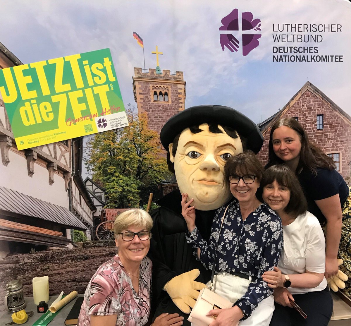 Bei uns am Stand hat ein alter Bekannter Halt gemacht. #unserMartin freut sich über euren Besuch an unserem Stand in Halle 9 beim <a href="/kirchentag_de/">Dt. Ev. Kirchentag</a>