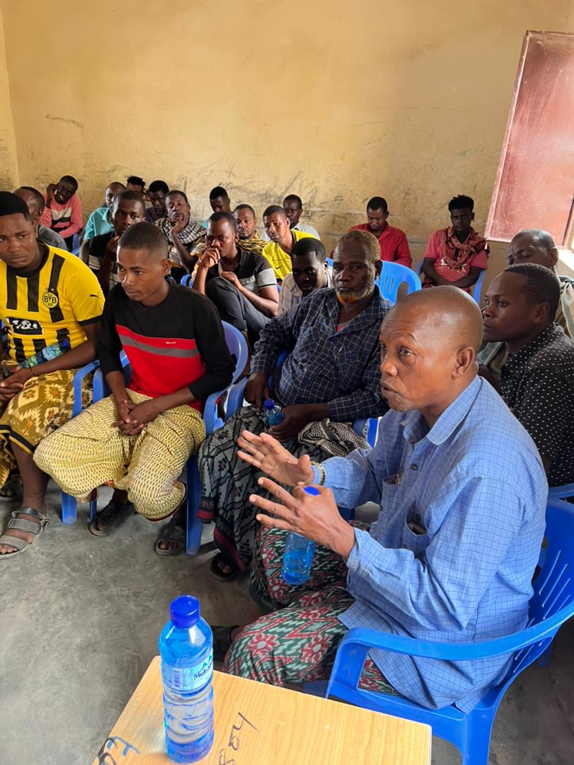Nuros9Solutions's tweet photo. Mareerey community holds its review of the stabilisation activities under auspices of the Balad district administration, represented by deputy district commissioner for social affairs, and IOM. Canal and farmers' committees praised rehab of irrigation canal and training. Today. https://t.co/60u3elCqAb