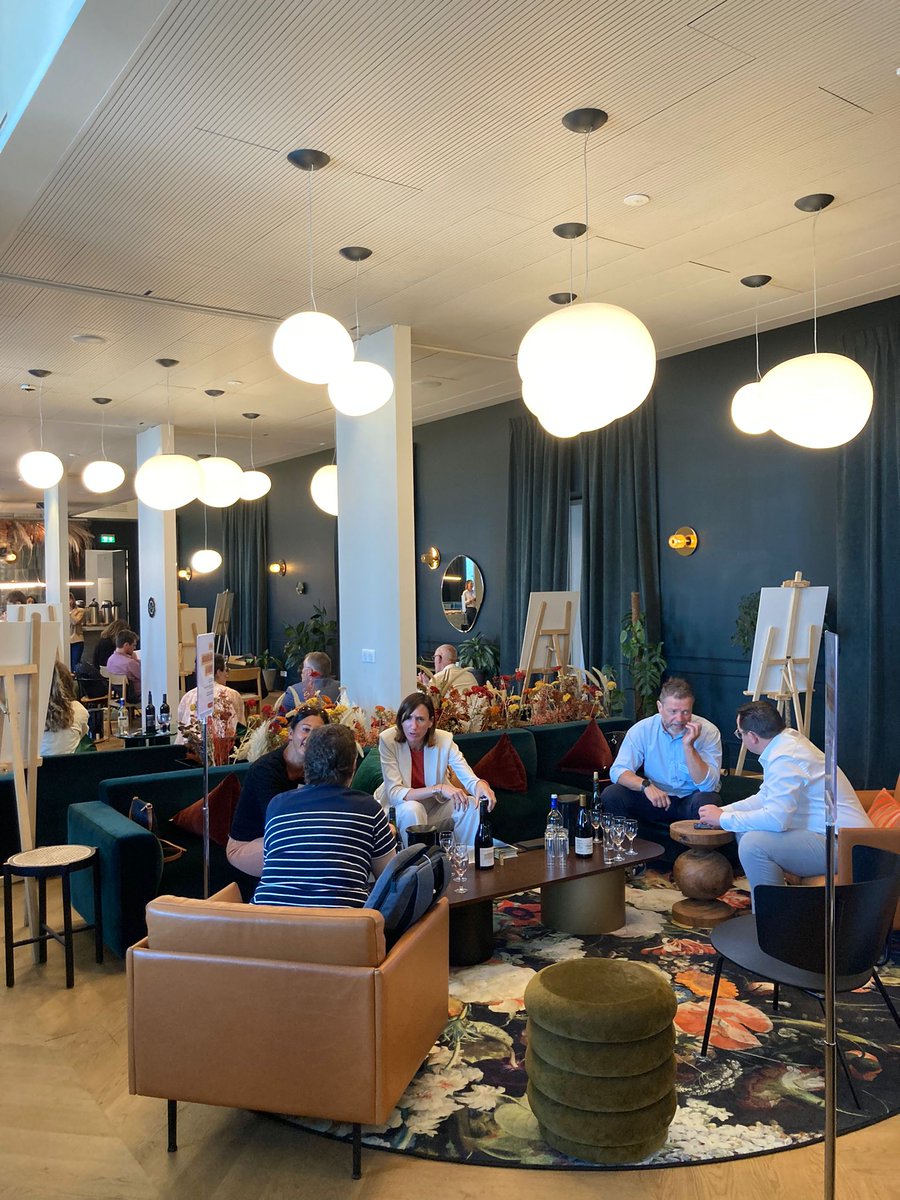 OMCReputationFR's tweet image. Ce lundi 5 juin, une trentaine de journalistes et de partenaires ont pu déguster en exclusivité les cuvées qui seront proposées au public lors de la Foire aux Vins d’Automne des cavistes @LesVinsNicolas en septembre et échanger avec les vignerons sur le fruit de leur travail.