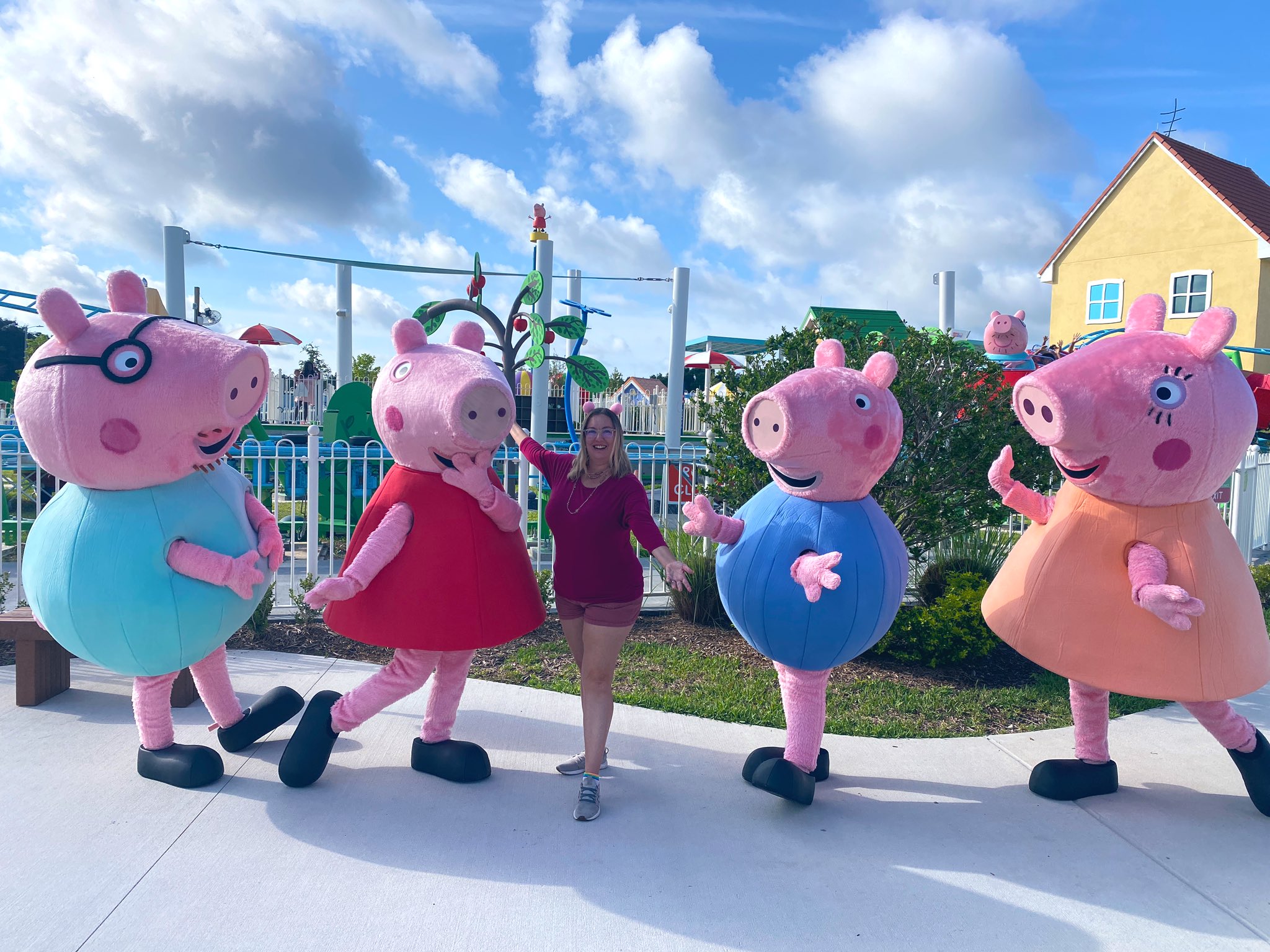 This summer, enjoy breakfast with Peppa Pig. - LEGOLAND in Florida