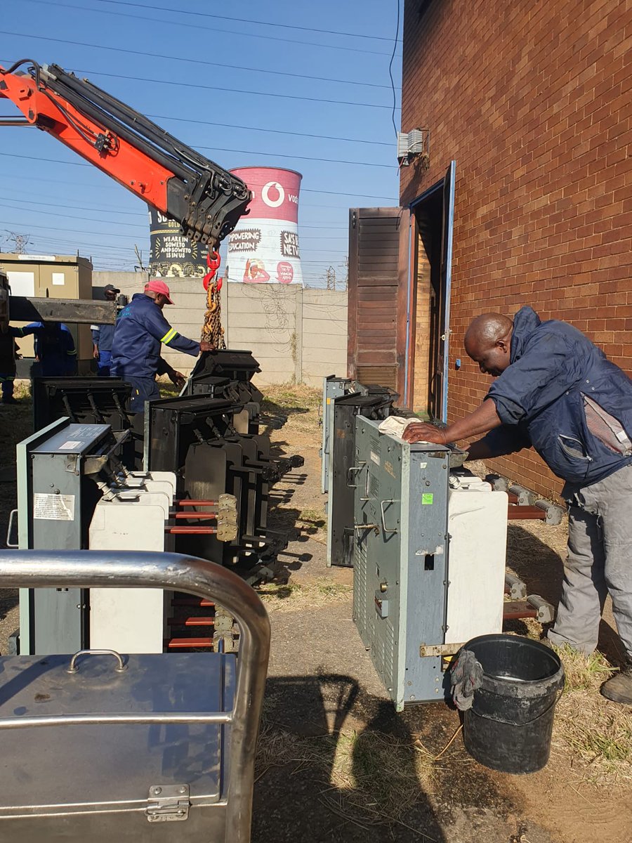 CityPowerJhb's tweet photo. #SowetoSub Update
While one team continues to strip the feeder board inside, another team is busy cleaning the panels outside. The panels will be taken away and replaced with new panels as work progresses.
^DR https://t.co/e7jaP78qgo