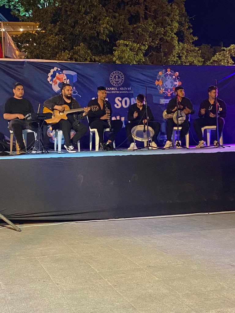 nsmtal's tweet photo. İlçe Milli Eğitim Müdürlüğümüzün 07 Haziran 2023 tarihinde gerçekleştirdiği Bilim ve Sanat Şöleninin akabinde gerçekleşen Bir Ses İki Hareket projesine müzik öğretmenimiz Çağdaş ÖZEN rehberliğinde öğrencilerimizle beraber katıldık ve mini bir konser verdik. https://t.co/LfIFtULoDp