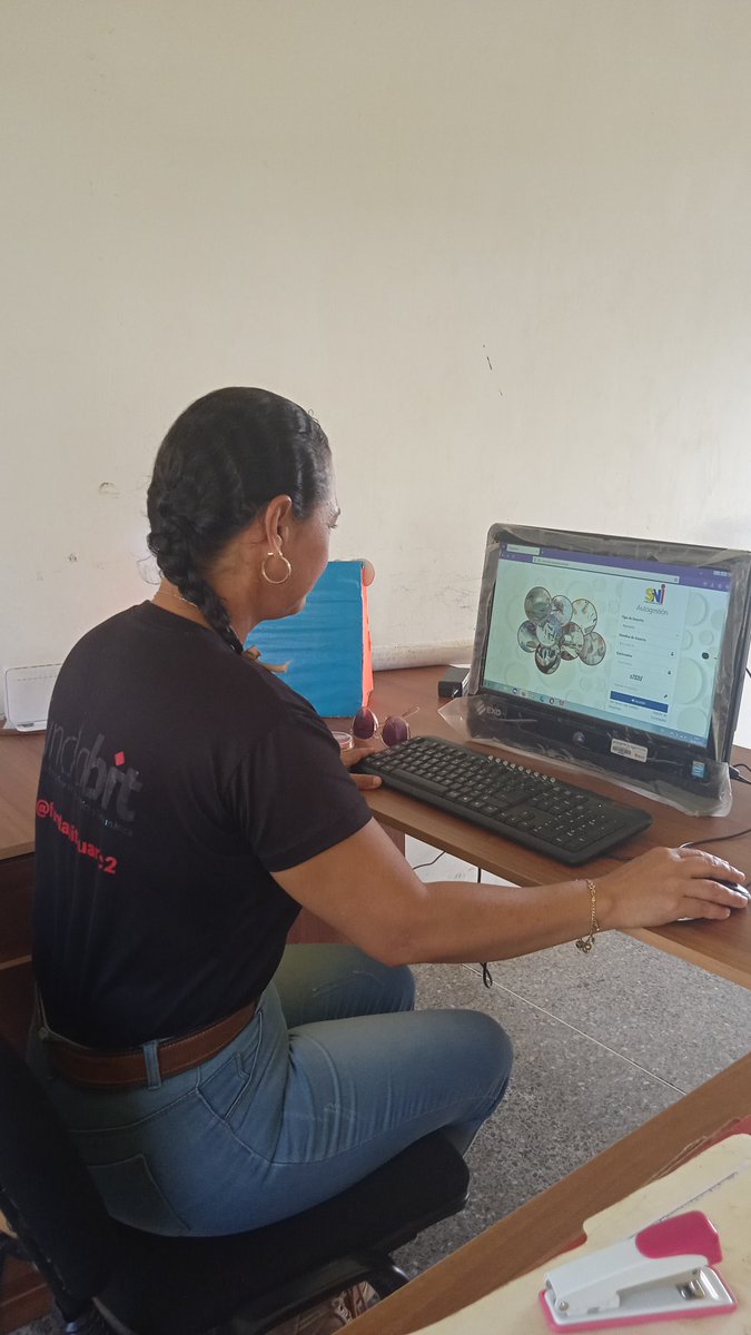LenisMiranda1's tweet photo. Apoyo al registro del Sistema Nacional de Ingresos  OPSU de los estudiantes de la UEN Willian Lara. https://t.co/jNnfVeydPA