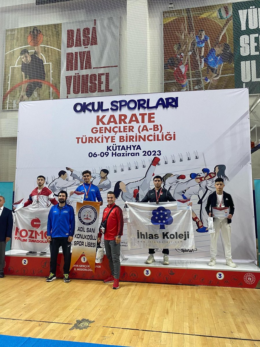 ErsinSehit's tweet photo. Sporcumuz Tarık Koç Liseler arası Türkiye Karate Şampiyonası’nda Şehit Ersin Bacaksız Lisesi adına Türkiye 3.sü olmuştur. Sporcumuzu tebrik eder başarılarının devamını dileriz👏 https://t.co/wGaLwmPlpd