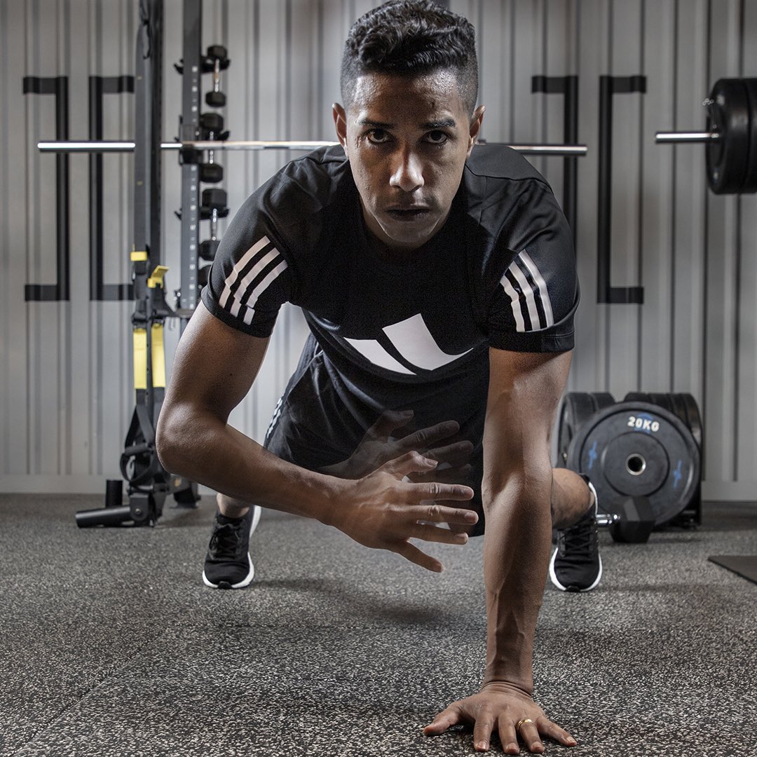 Con la cabeza arriba y los objetivos claros…

.
.
.
#JoseCuadrado #fútbol #Deporte