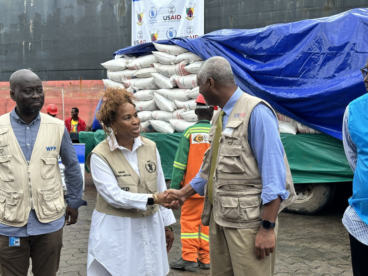 WanjaKaaria's tweet photo. Today‼️

Honored to receive Representative #USAID 🇨🇲, with ship Captain of Lady #KEFALONIA at #DoualaPort to inspect shipment of 1️⃣1️⃣,0️⃣0️⃣0️⃣ metric tons of #food received from #USA Government @USAIDSavesLives for #FoodSecurity response in Cameroon. 
 
@WFP_Cameroon 
@WFP_WAfrica https://t.co/0neLxRd0lB