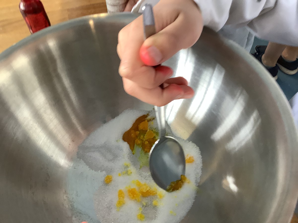 GillespieSchool's tweet photo. Our Eco-Committee ♻️members want to avoid single-use plastics so they made eco-glitter out of sugar and food colouring to use instead of conventional glitter #beinggreen https://t.co/xrgUX964gM
