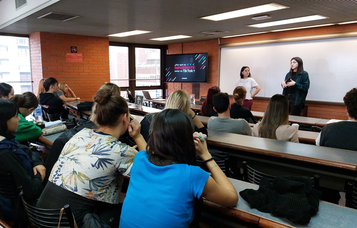 Un placer recibir en la <a href="/ubeduar/">Universidad de Belgrano</a> a <a href="/solohhha/">Sol</a> graduada de <a href="/RRPP_UB/">Relaciones Públicas UB</a> quien junto a Romina García, ambas de la empresa 20dedos, nos comparten por qué es importante que las empresas estén en TikTok #rrpp #Comunicación #orgulloub