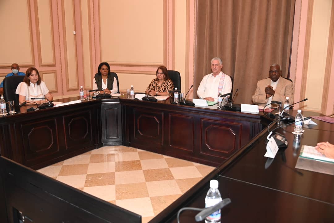Se presenta #AHORA la web del Observatorio de Género sobre Igualdad de Género, herramienta que recopila, procesa y visibiliza indicadores desde un enfoque de género y derecho.

El presidente <a href="/DiazCanelB/">Miguel Díaz-Canel Bermúdez</a>, junto a <a href="/TeresaBoue/">@SecGFMC</a>, participa en el evento. 

genero.onei.gob.cu
