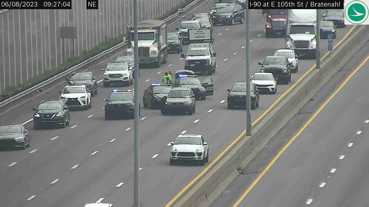 TotalTrafficCLE's tweet photo. Broken down vehicle blocks the center two lanes 90 WB past Eddy.  @CLEpolice and @ODOT_Cleveland helping out. #SlowDownMoveOver #CLETraffic https://t.co/X1QAST69k4