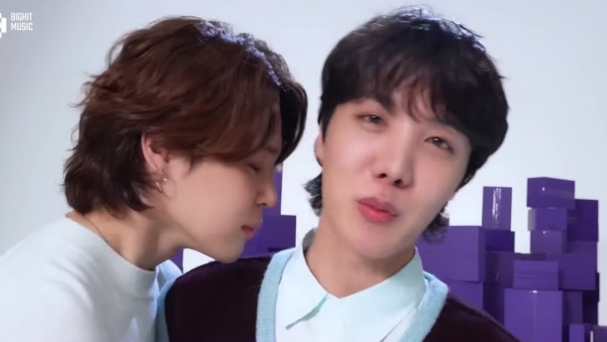 taebokkiii's tweet photo. How dare ya'll separate them 😭 https://t.co/7FHvmNhAky