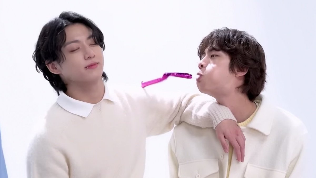 taebokkiii's tweet photo. How dare ya'll separate them 😭 https://t.co/7FHvmNhAky