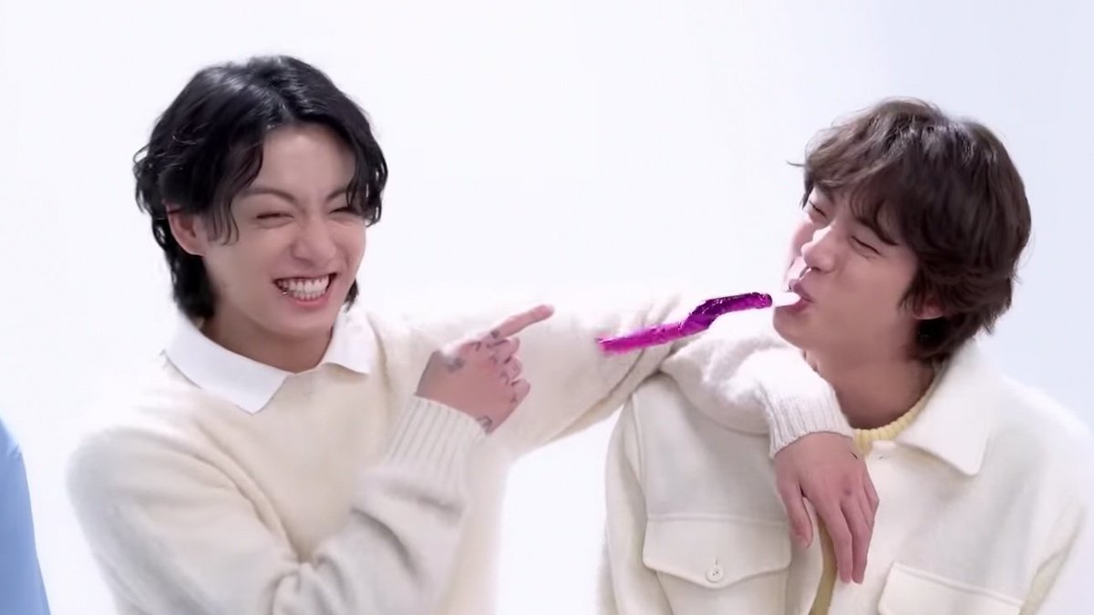 taebokkiii's tweet photo. How dare ya'll separate them 😭 https://t.co/7FHvmNhAky