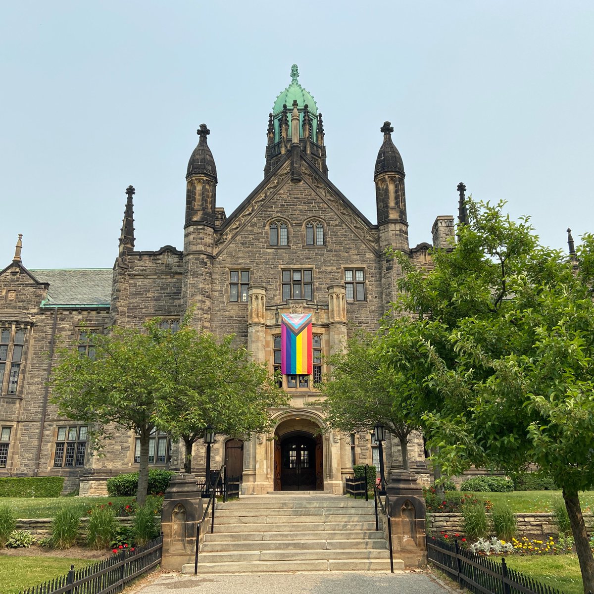 Trinity_College's tweet photo. 🏳️‍🌈 Happy #PrideMonth!
🌈 Celebrate with @UofT @UofTSGDO at Pride events https://t.co/OTOJbOaZ2Y
🌈 Join the #UofT community on Tuesday, June 13 as we celebrate Pride with the annual #DisplayYourPride event: https://t.co/l07Si51xZ8 https://t.co/5Iot16NWNi