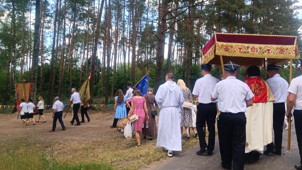 Parafia w Piłce tweet media