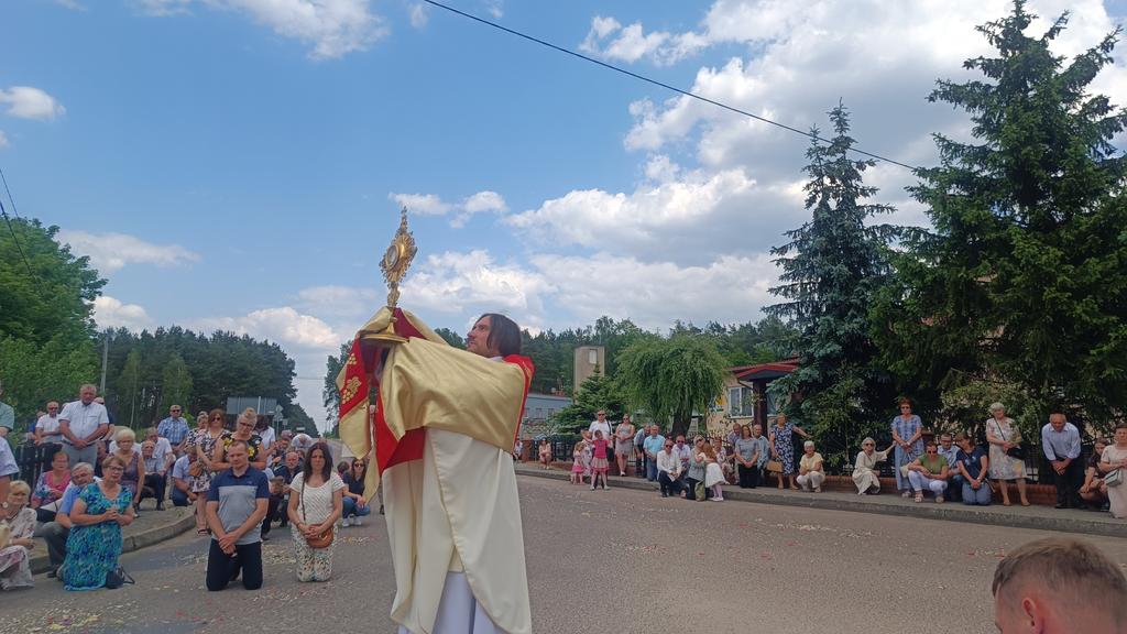 Parafia w Piłce tweet media