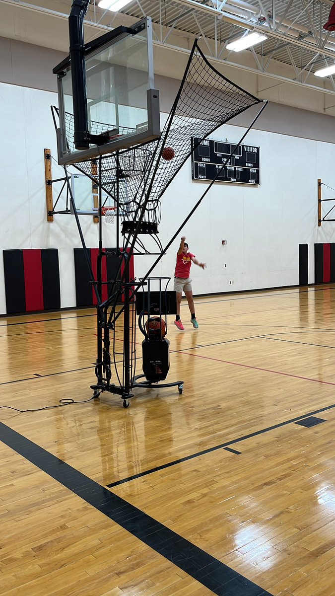 WDHSBoysBBall's tweet photo. Big shoutout to @WDBoosters for the new Dr. Dish! Great opportunity for our players #wdbobcats https://t.co/7CAPr8AtQl