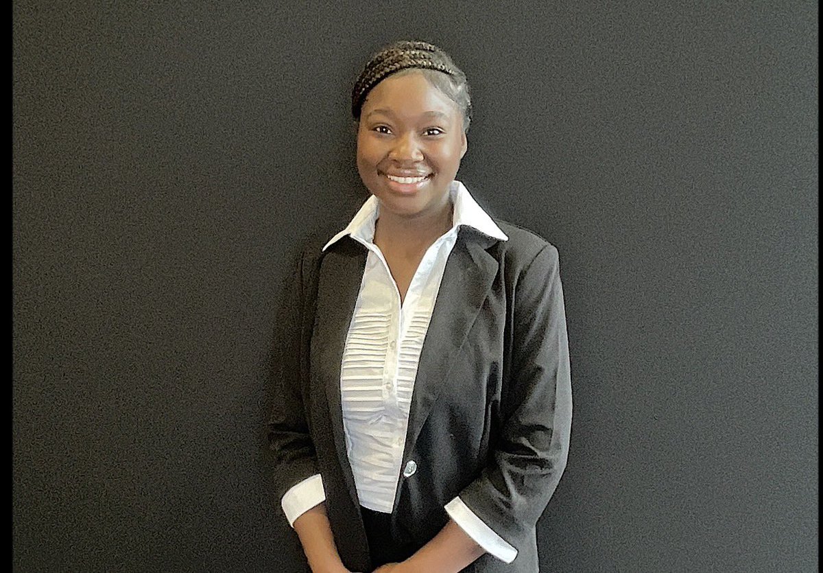 pylelab's tweet photo. We are delighted to welcome our new Research Technician! Kenneisha is from St. Thomas, US Virgin Islands. She graduated from Fairfield University with a major in Biology and minor in health studies. Welcome to @MCDB_Yale! #newlabmember https://t.co/bsfDwGnkrR