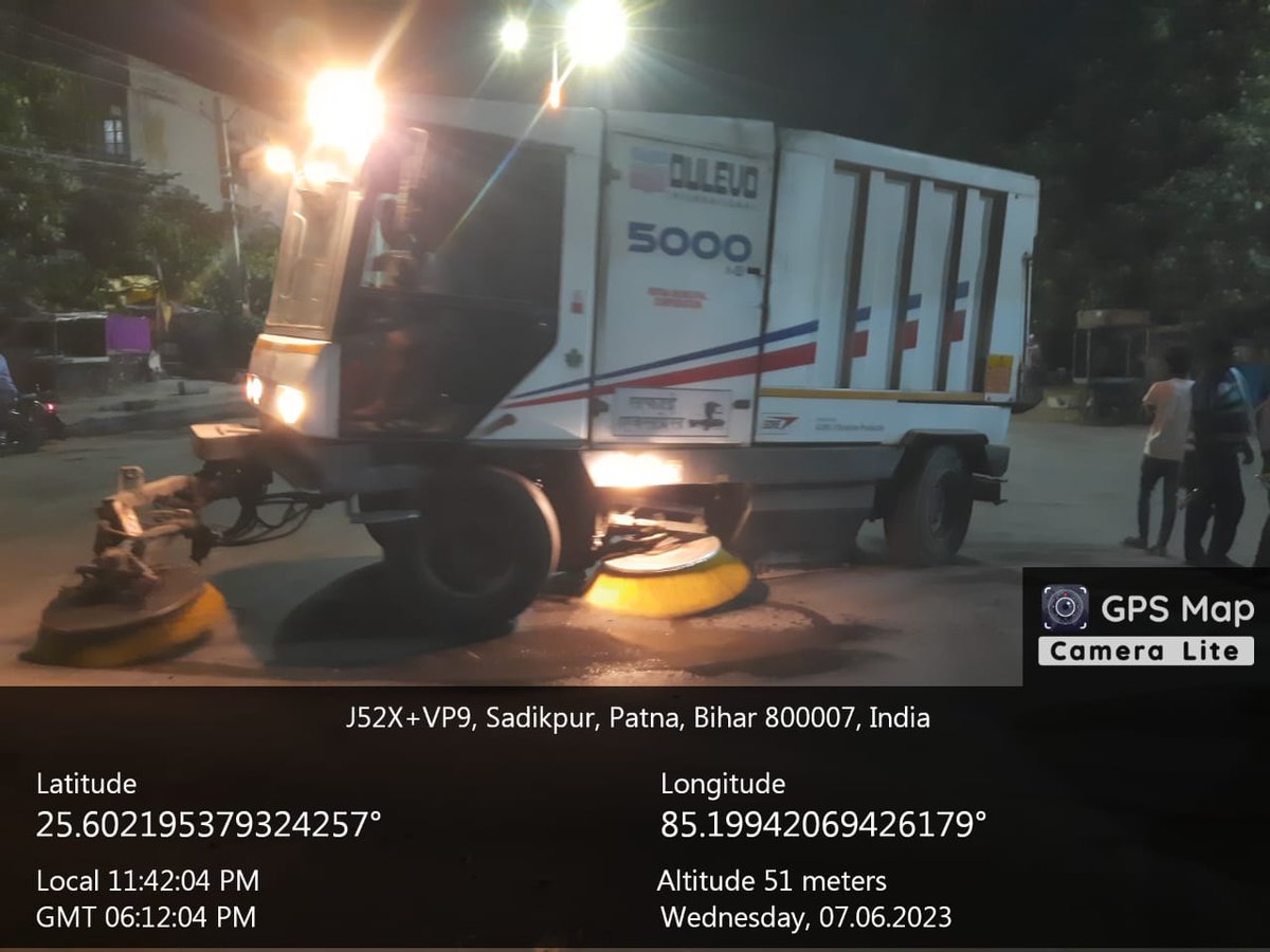cityofpatna's tweet photo. Patna Municipal Corporation is cleaning the roads with the help of mechanized sweeping machine.
ULB CODE-801373
#Roadsweeping #cleanning 
@UDHDBIHAR @IPRD_Bihar @SwachhBharatGov @HardeepSPuri @Secretary_MoHUA @SwachSurvekshan @mygovindia @MoHUA_India @RoopaMishra77 https://t.co/m0ewDv0Ywu