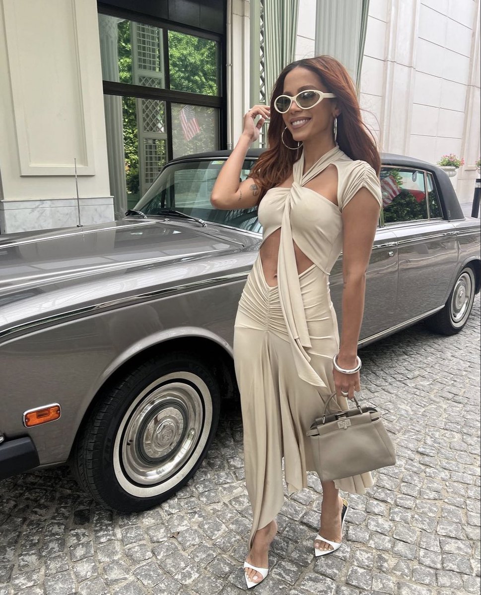 Anitta out and about in Instabul ✨
