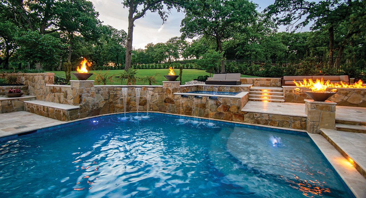 aquamagazine's tweet image. The #PoolOfTheWeek showcases the 2022 #AwardsOfExcellence winners from the @ThePHTA.

This week won 🏆SILVER🏆 in the "Geometric" category. Pool by @ClaffeyPools in Southlake, Texas.

Decking Material: Rustic Ivory Travertine
Pool Interior Finish: Pebble Tec