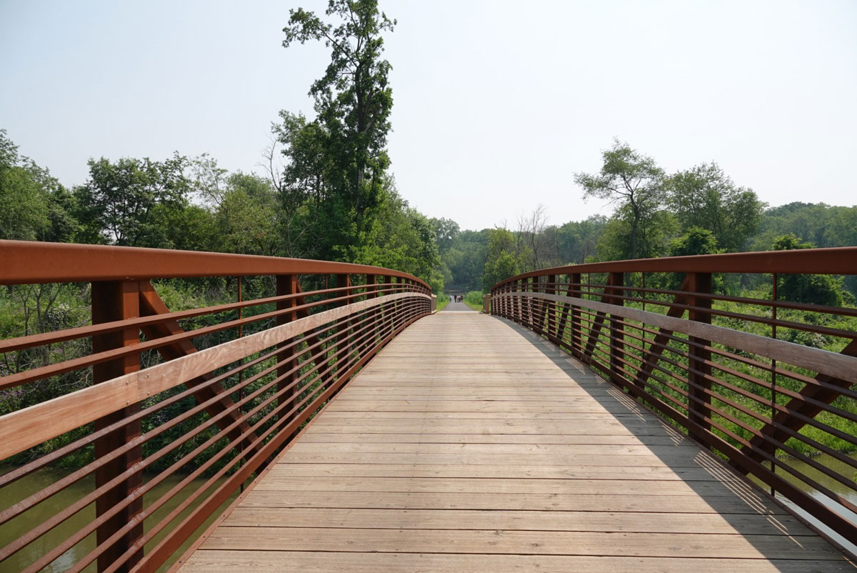 INdnrnews's tweet photo. Another segment has been completed on the Marquette Greenway. The 0.94-mile asphalt multi-use trail was constructed by the city of Portage, with help from a $2,549,300 #NextLevelTrails grant. Effort included partnership with @NatlParkService Details: https://t.co/KIVUtRBVIK https://t.co/UZeXYttVBQ