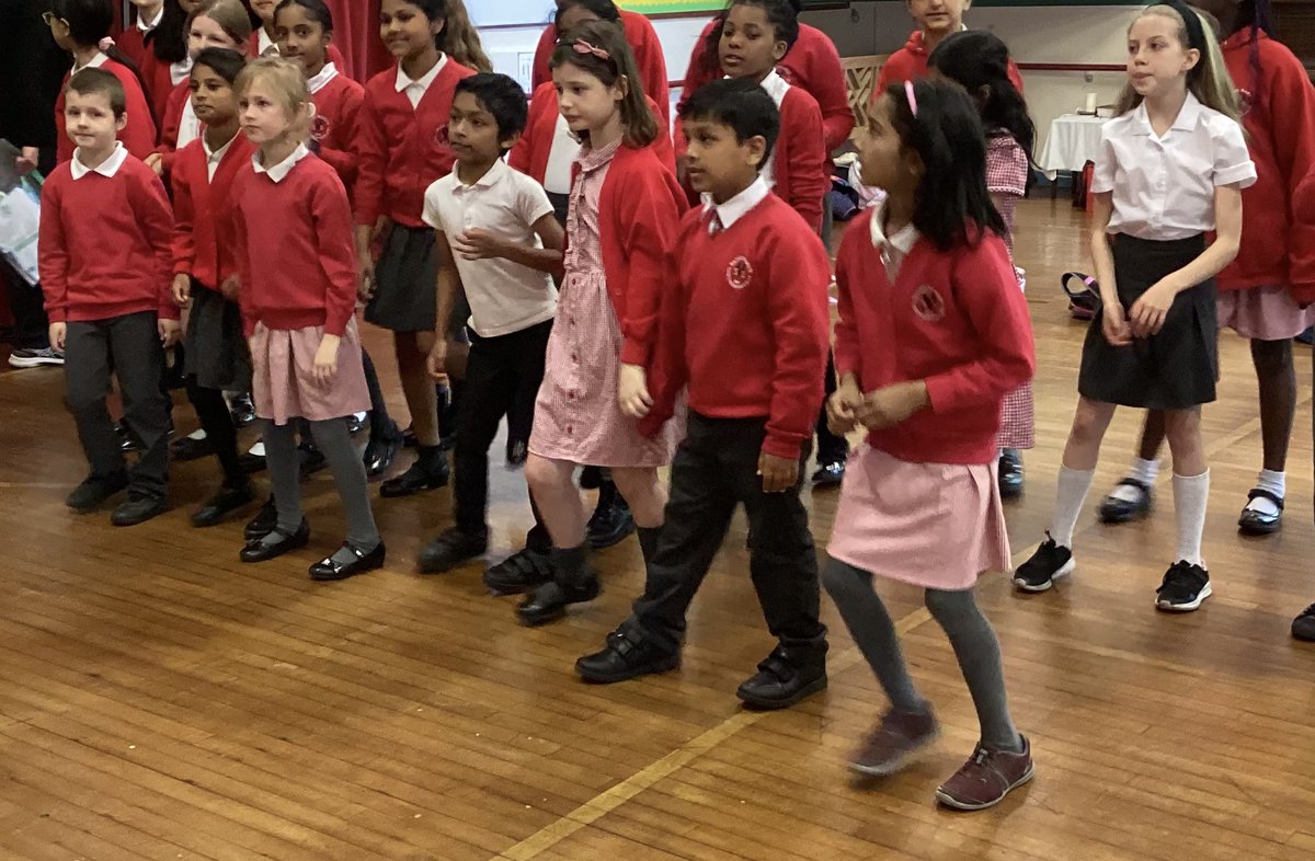 StMarysHalifax's tweet photo. Good luck to our Choir, Mrs Borges Vaz and Mrs Johnson for tonight’s Voices Together performance at The Victoria Theatre. The children have worked very hard and they should be proud of themselves. #CMVT #thevictoriatheatre #calderdale #choir #voicestogether https://t.co/ImGe1Uq3a1