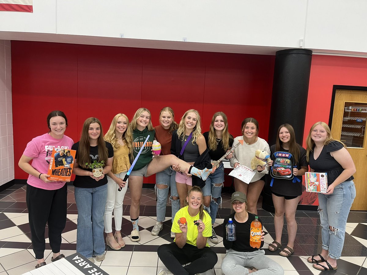 Pulaski_SB's tweet photo. Our Softball Banquet- Celebrating each other❤️.  #Raiderstrong https://t.co/i0kbvfLF0M