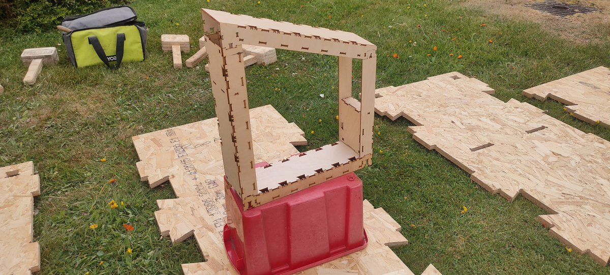 LancsArc's tweet photo. Summer school! We had a brilliant workshop with wikihouse, understanding the potential of the construction system with a hands on activity! @Des__Fagan @LICAatLancaster https://t.co/KzeAoNChiV