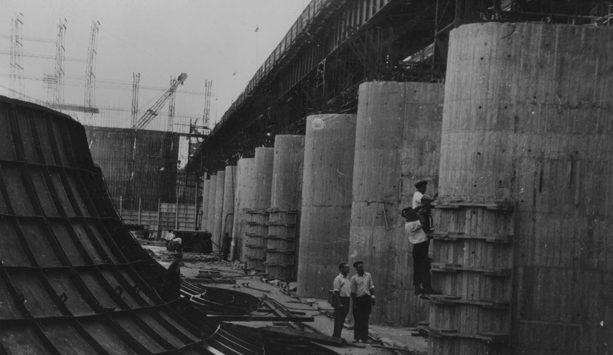 construction. The only spot, where you could blow up this massive dam was where turbine hall and spill dam met... and the russians controlled that section since March 2022.
I am sure the US will release proof the russian blew the dam up later today or tomorrow.
2/2