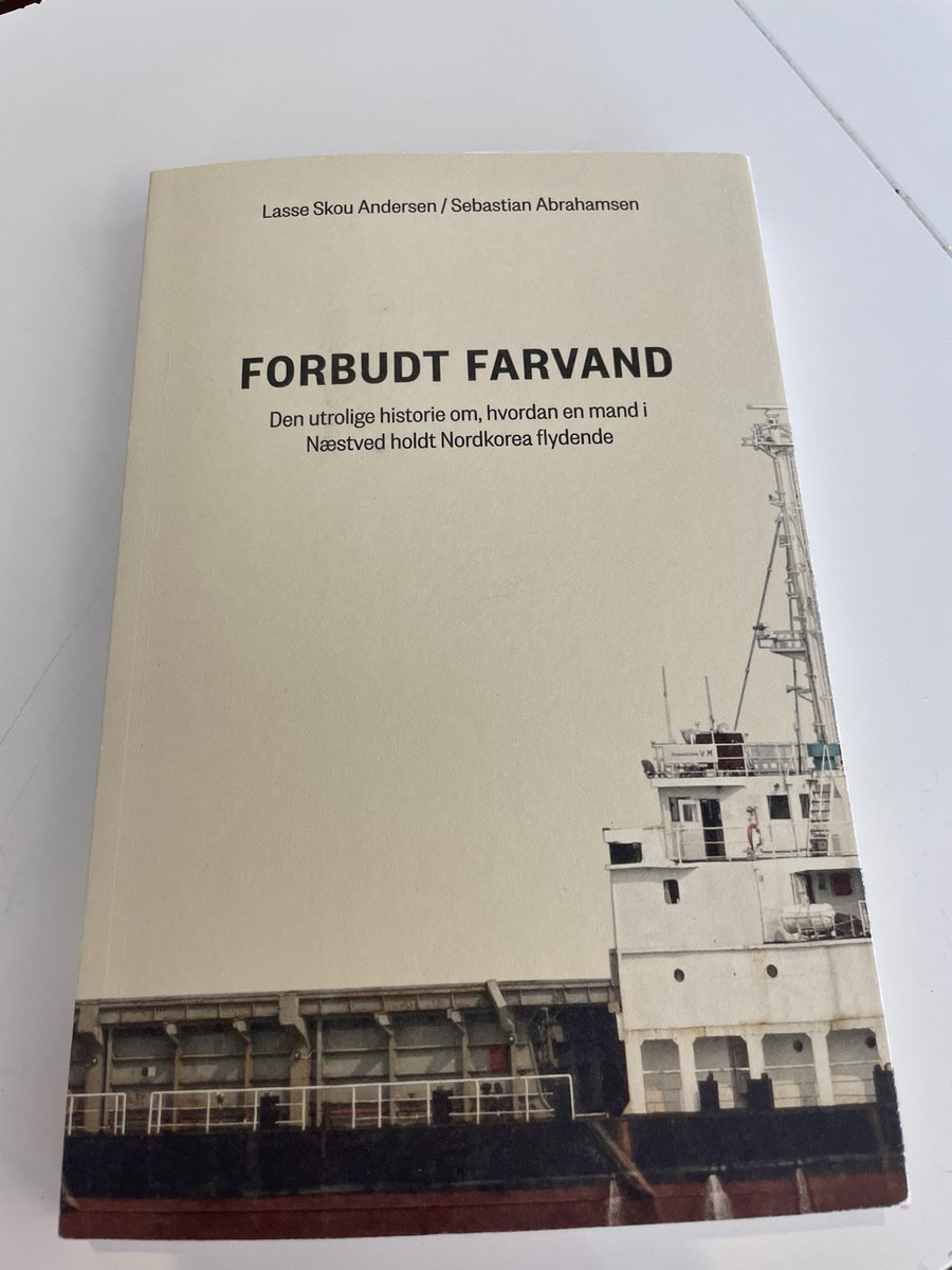 Sebastian Abrahamsen (@sebabrahamsen) on Twitter photo Min og <a href="/LasseSkou/">Lasse Skou Andersen</a> s bog, som er ude i dag, inviterer på et skørt ridt gennem en verden af skruppelløse svindlere og slyngelstater.
Bogen er baseret på hemmelige dokumenter, møder med paranoide kilder på parkeringspladser og et rendez-vous med en ganske særlig cypriotisk kaptajn. Min og <a href="/LasseSkou/">Lasse Skou Andersen</a> s bog, som er ude i dag, inviterer på et skørt ridt gennem en verden af skruppelløse svindlere og slyngelstater.
Bogen er baseret på hemmelige dokumenter, møder med paranoide kilder på parkeringspladser og et rendez-vous med en ganske særlig cypriotisk kaptajn.