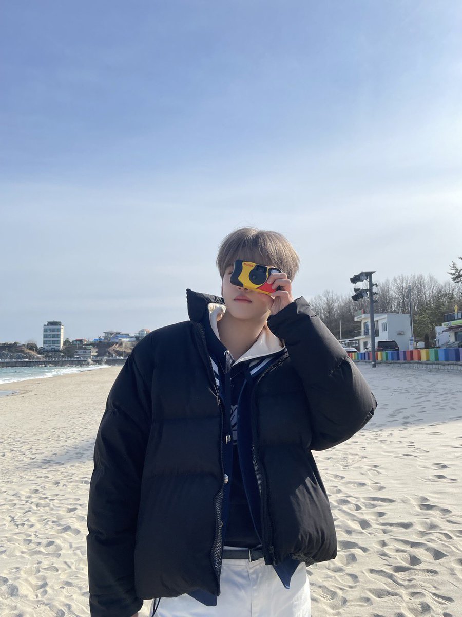 우리 도현이 너무너무너무이쁘다...ㅠ.ㅠ
이사진의 모든게 미치도록마음에듦