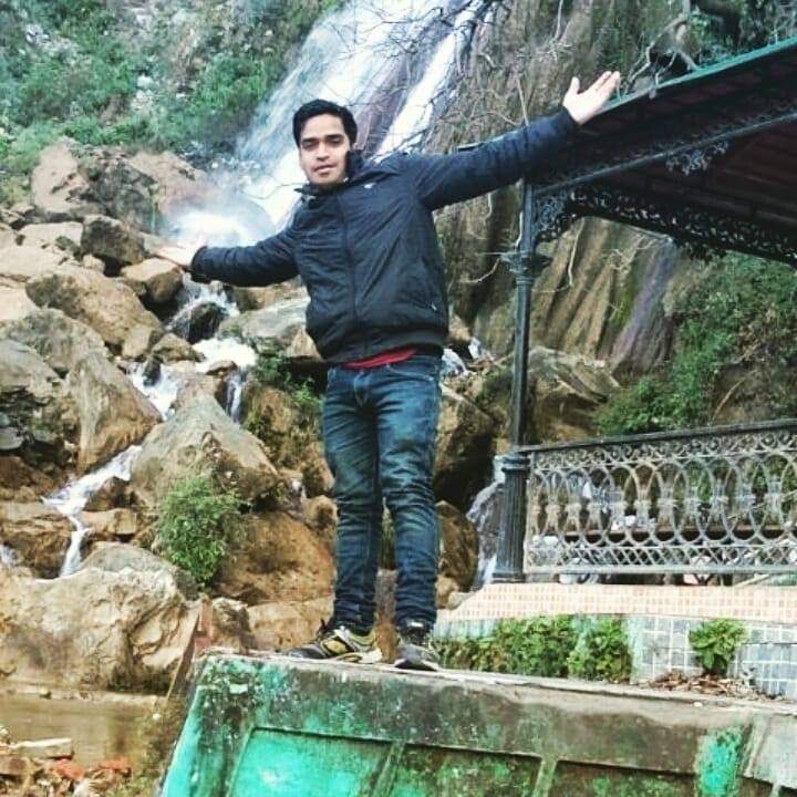 Aruntiwari001's tweet photo. आखिर थक हार के लौट आया मै बाजार से,
यादो को बंद करने के ताले कही मिले नहीं !
#memories_2018
#kempty_fall https://t.co/Jx3RXAfnDC