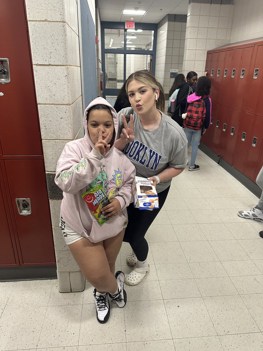 MsGaffey13's tweet photo. Dress like a student and teacher day!! #spiritweek #lastweek #teamoptimize @lyons_barton @NTestroet https://t.co/cEvhOy9oCu