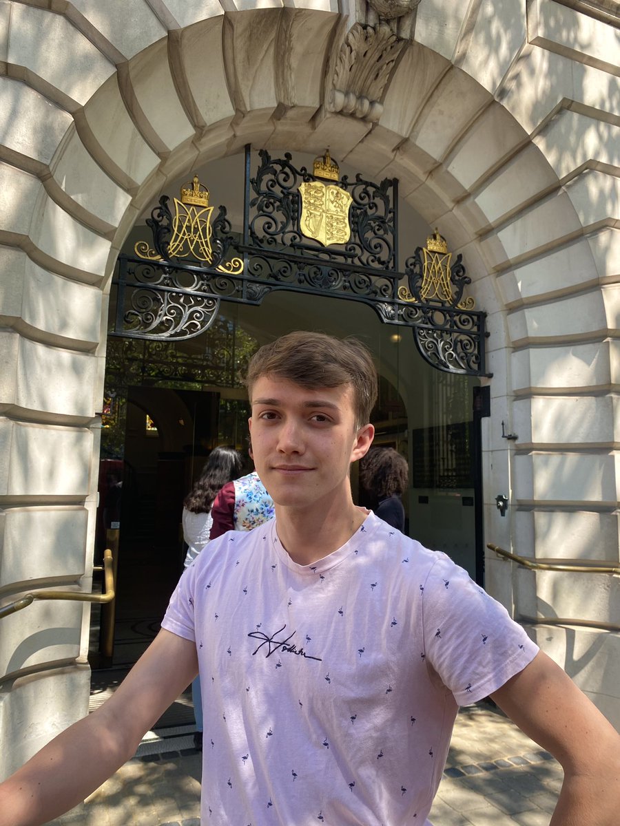 Today was my very last exam at the @RoyalAcadMusic Finishing my final recital two weeks ago was a massive milestone.

Thank you so much for all the love and support especially over these last few weeks ❤️❤️❤️
#conservatoire #music #london #exams #student #gay #queer #queerpride