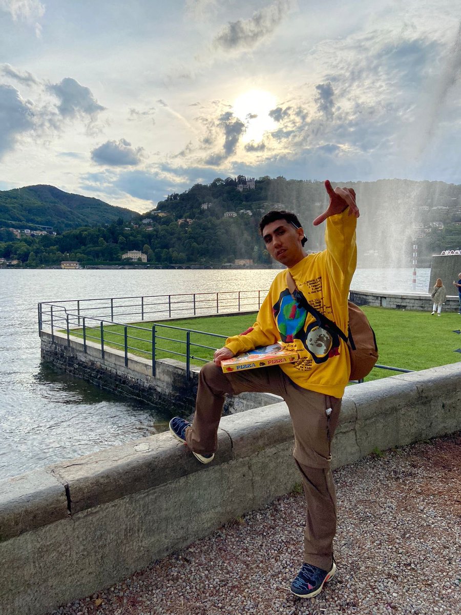 rase_ali's tweet photo. El episodio 11 de #VGLY es una joya que se llama "Narcisista como Playboi Carti" y es el nombre más avanzado que le pudimos poner a ese ferrari. Bendiciones no sé cuantas son. Acá unas referencias. Dios quiso. https://t.co/DGxxeYjlQ3