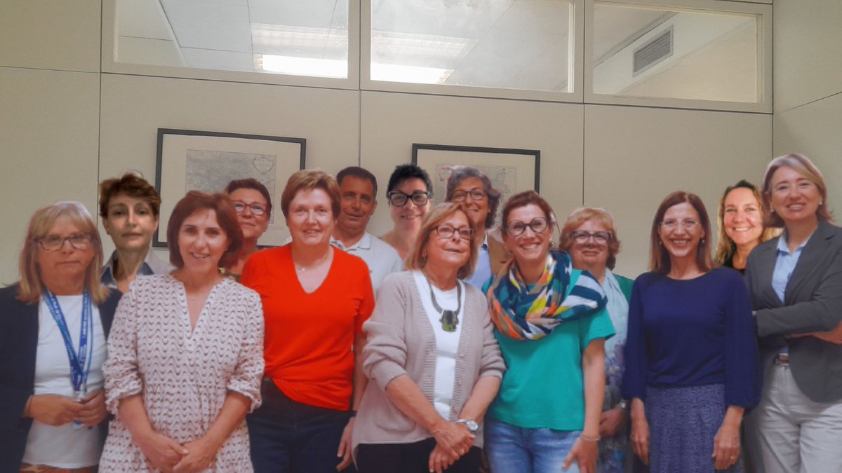Conversa distesa i cordial sobre la professió infermera entre <a href="/CarmePlanas/">CarmePlanasCampmany</a>, directora de cures #infermeres del Sistema de Salut de Catalunya i la junta directiva de l'#ACDI