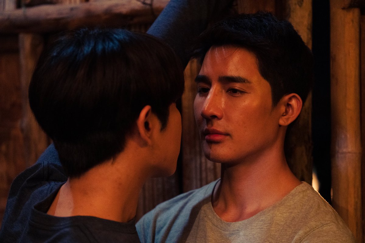 OurSkyy2TH's tweet photo. ทวนความจำกั���หน่อย มุ้งกางยังไงนะ 🫣
#OurSkyyx1000Stars
#GMMTV
@Earth_Pirapat @wixxiws https://t.co/gHWJhzlwYh