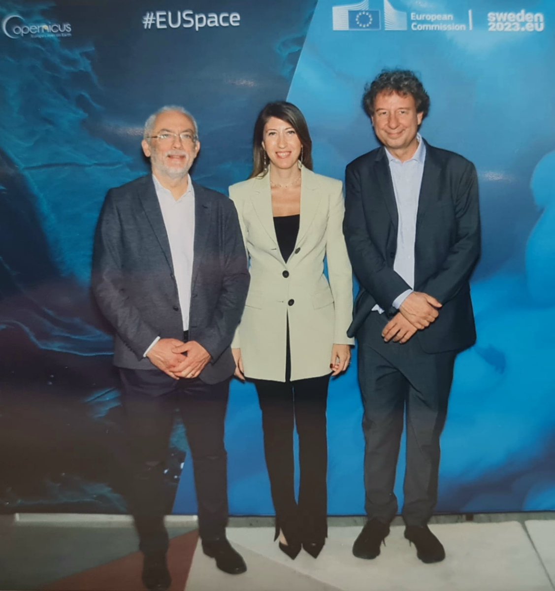 eusatcen's tweet photo. 🎉Happy 25th Anniversary @CopernicusEU!
🛰️✨ @eusatcen and #CopernicusSEA celebrate with you this fantastic moment!🎉🌍 

#Copernicus25 #Security #StrongerTogether https://t.co/regrW9Rctf