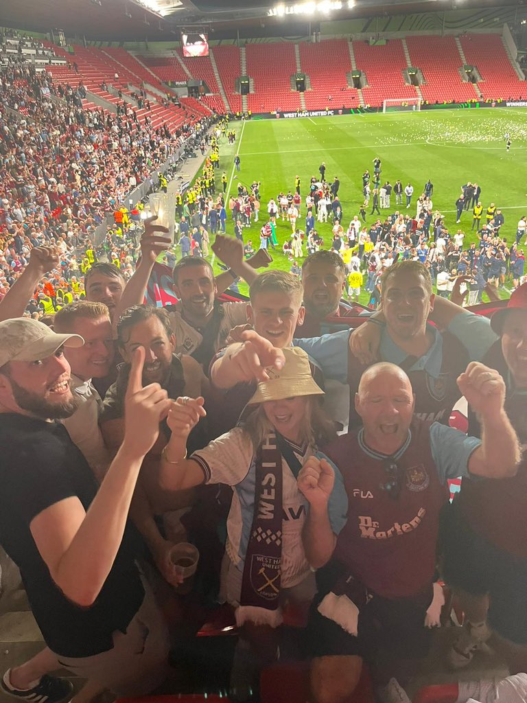 jcatley's tweet image. One word: Prague
Two words: Piss up
One more word: CHAMPIONSSSSSSSSS 🏆🏆🏆🏆🏆🏆

Best day of my life. Years of travelling to home and away games, across Europe, being heartbroken many times. It was all for this. I am on cloud 9. I love West Ham ❤️⚒️⚒️