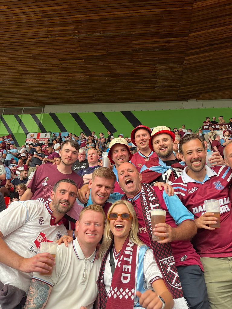 jcatley's tweet image. One word: Prague
Two words: Piss up
One more word: CHAMPIONSSSSSSSSS 🏆🏆🏆🏆🏆🏆

Best day of my life. Years of travelling to home and away games, across Europe, being heartbroken many times. It was all for this. I am on cloud 9. I love West Ham ❤️⚒️⚒️