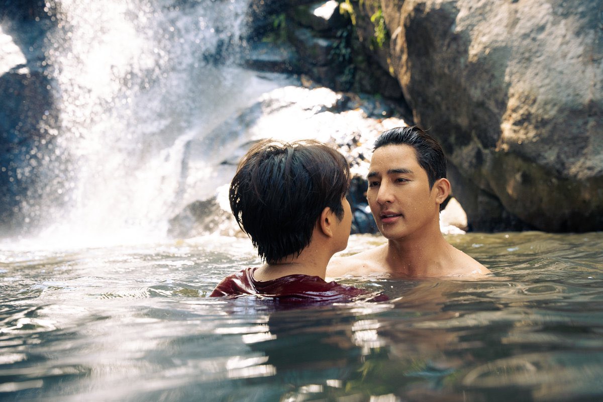OurSkyy2TH's tweet photo. น้ำตกนี้มีความทรงจำหวานเจี๊ยบบบบบบบบ 
#OurSkyyx1000Stars 
#GMMTV
@Earth_Pirapat @wixxiws https://t.co/2GnEfUhq38