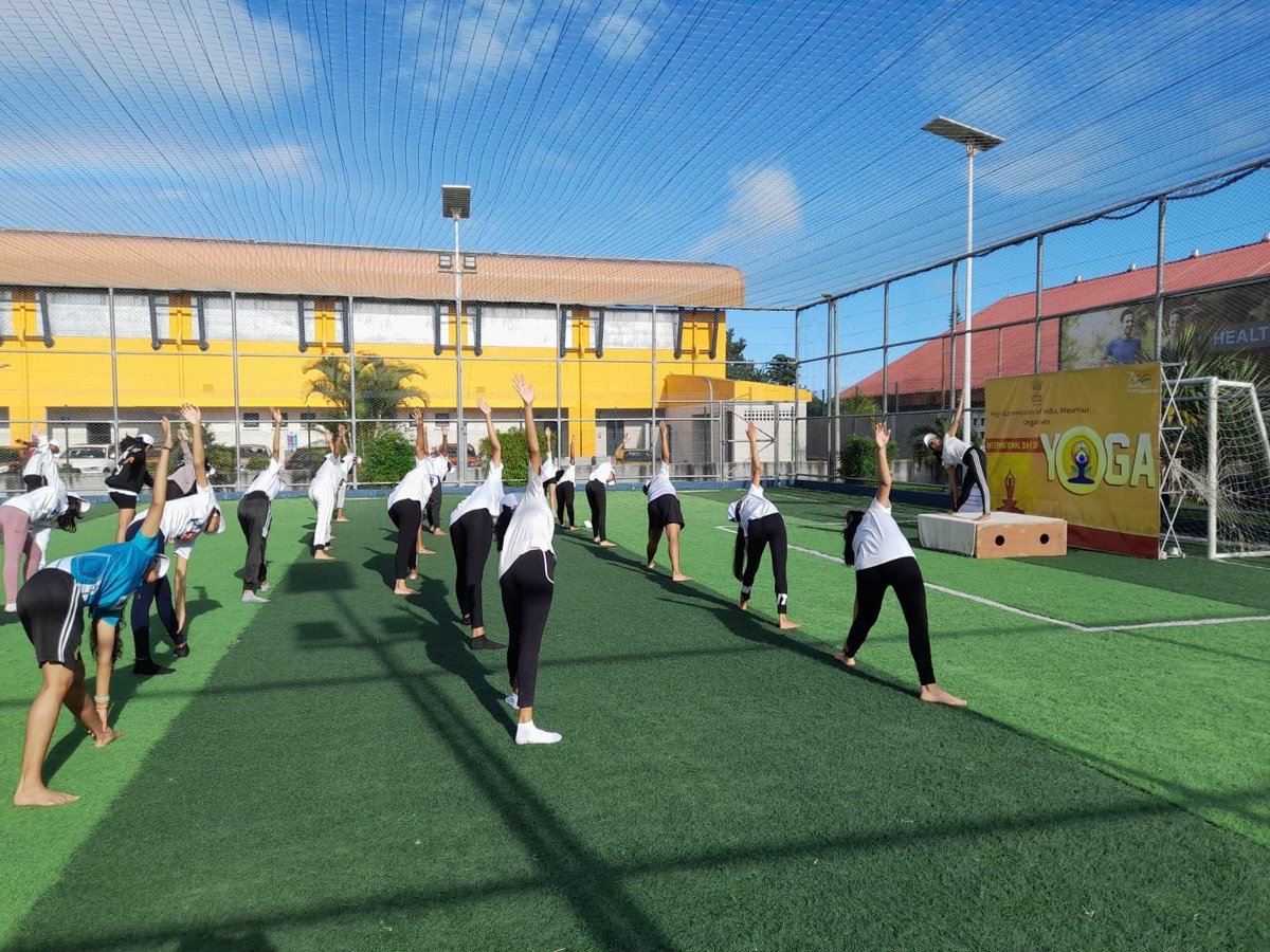 🔸More than 70 students of the Sir Abdool Raman Osman school participated in the Yoga session on 07 June. 

Do check out some glimpses of these sessions